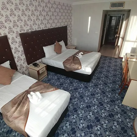 Hotel Lacin Park 3*